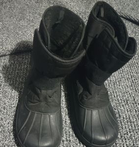 Snow boots